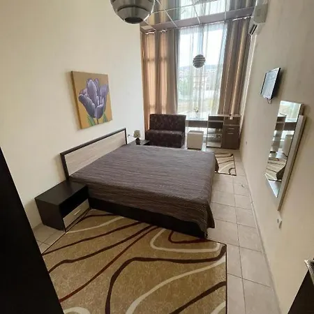 Diva And Άγιος Κωνσταντίνος και Ελένη